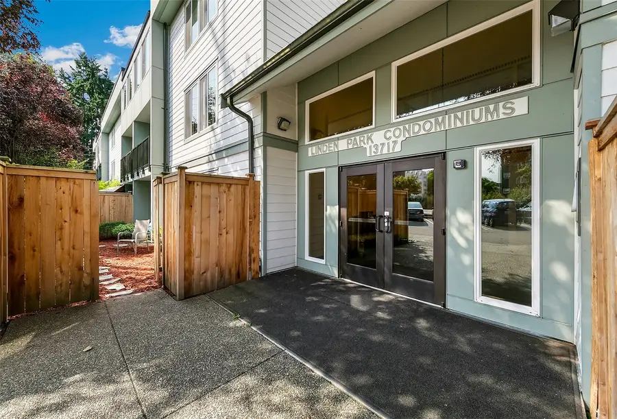 13717 Linden Avenue N #104, Seattle, WA 98133 - #3