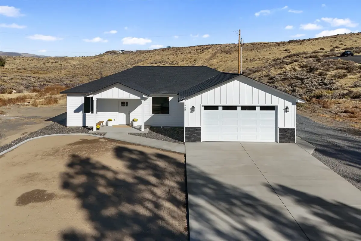 522 NE 4th Avenue, Soap Lake, WA 98851 - #1