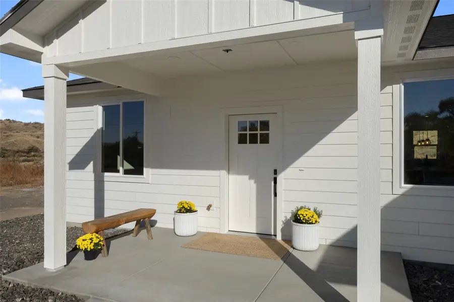 522 NE 4th Avenue, Soap Lake, WA 98851 - #3