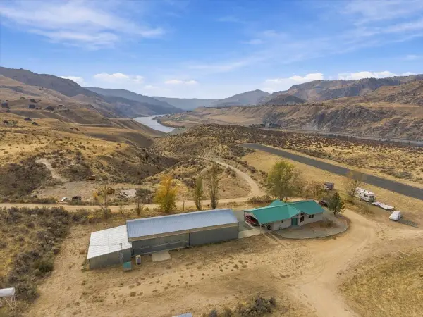 685 NW Road 20 Road, Waterville, WA 98858