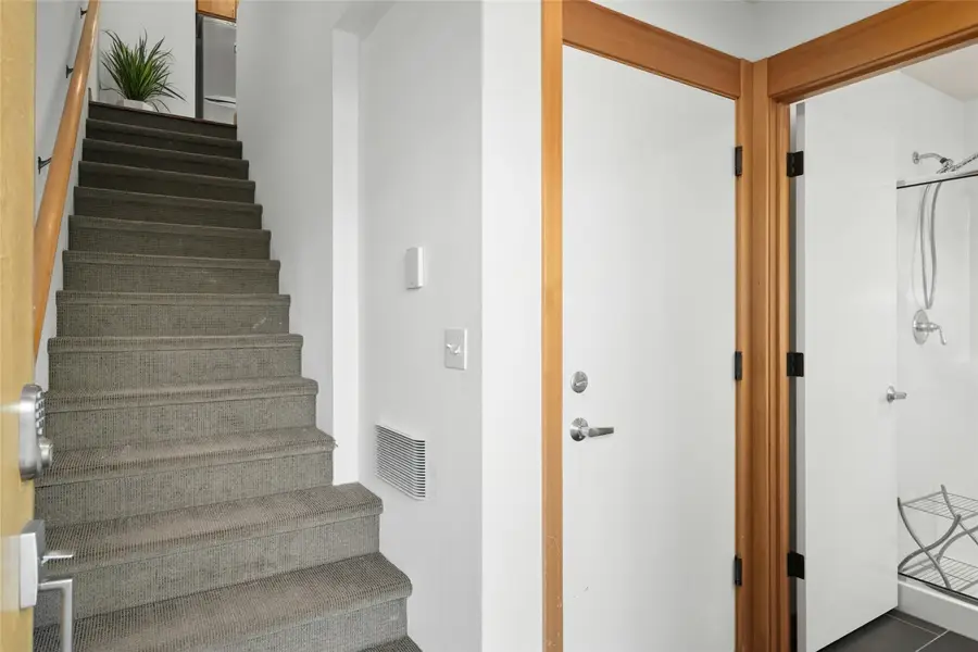 4331 9th Avenue Ne #C, Seattle, WA 98105 - #2