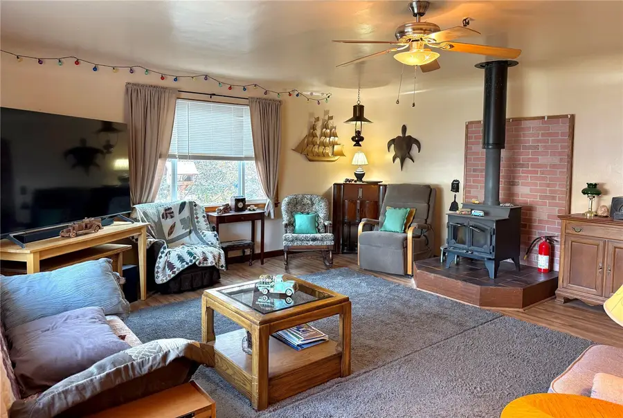 309 W 3rd St, Lind, WA 99341 - #3