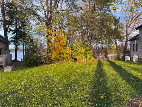 15 Champlain Shores Way, Crown Point, NY 12928