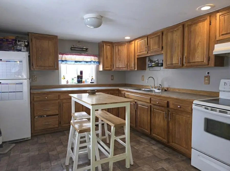 215 Park St, Malone, NY 12953 - #3