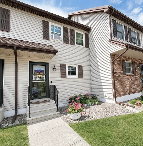 2 Set Point, Plattsburgh, NY 12901