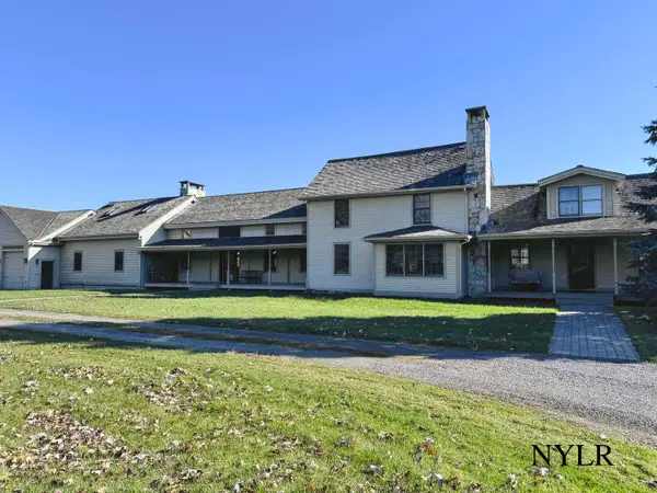 118 Middle Road, Essex, NY 12936