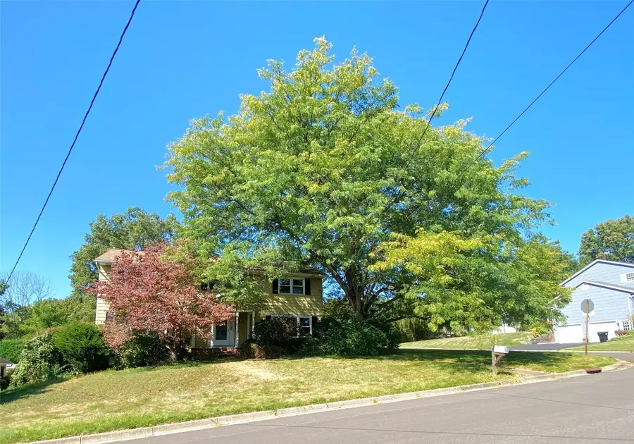 23 Pembroke Drive, Endicott, NY 13760 - Image #2