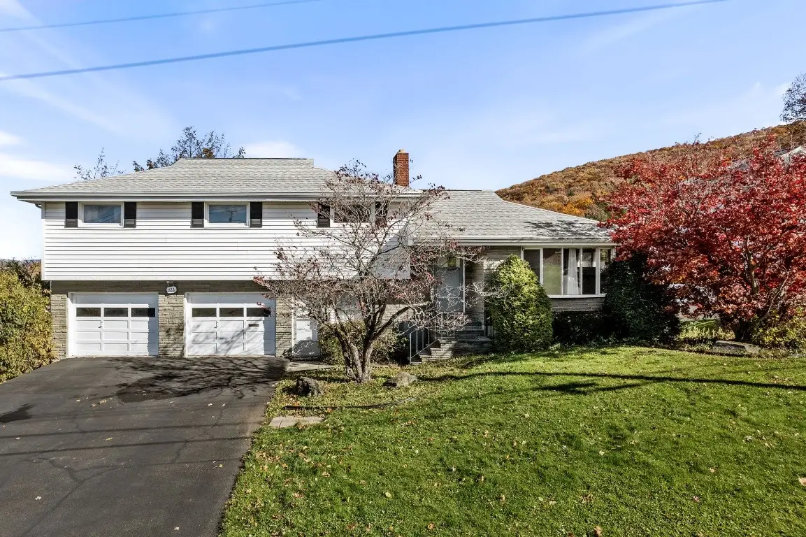 721 Sequoia Ln, Vestal, NY 13850 - Image #1