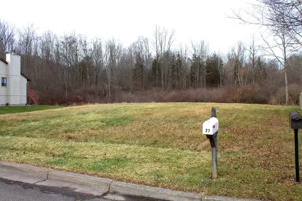 24 & 26 Carol Court, Endicott, NY 13760