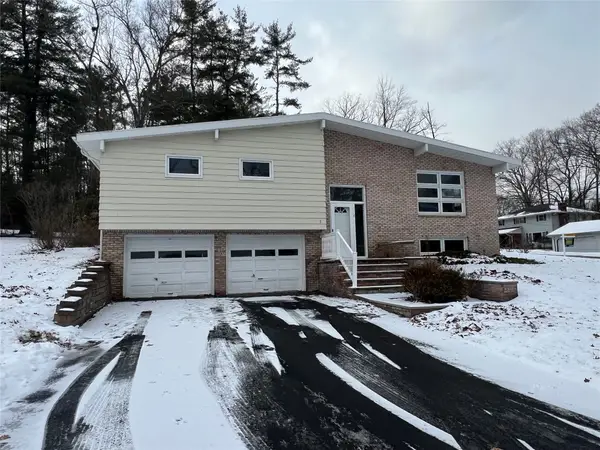 21 Exeter Drive, Endicott, NY 13760