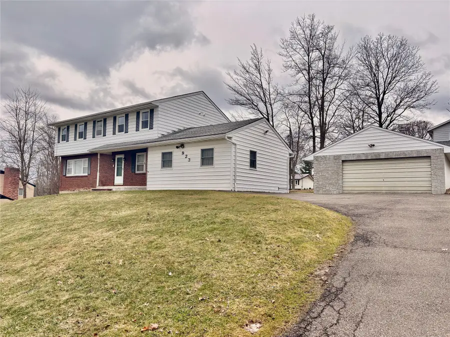 923 Squires Avenue, Endicott, NY 13760 - #2