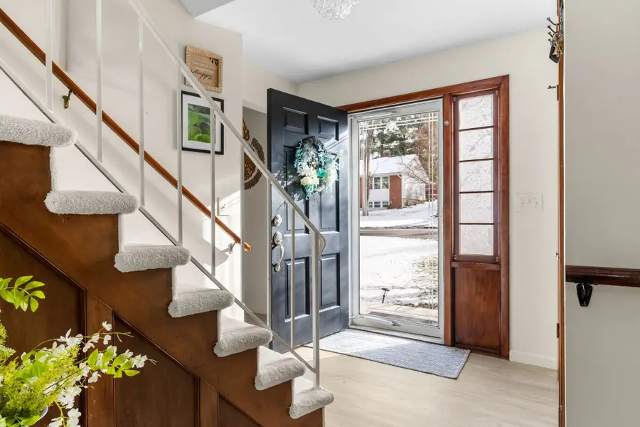 2401 Lynnhurst Drive, Vestal, NY 13850 - #2