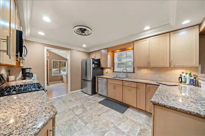 306 Doyleson Avenue, Endicott, NY 13760 - #2