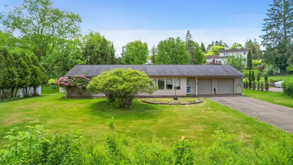 2312 Donna Dr, Vestal, NY 13850