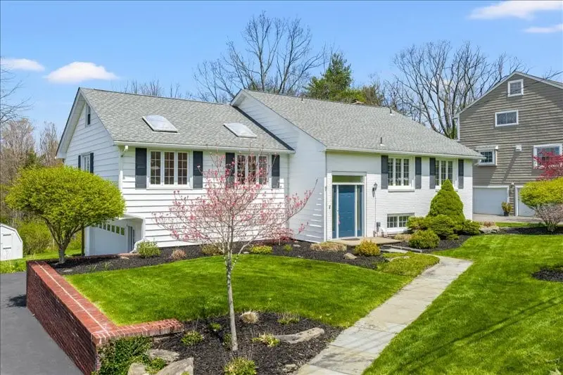 3401 Almar Drive, Vestal, NY 13850 - #3