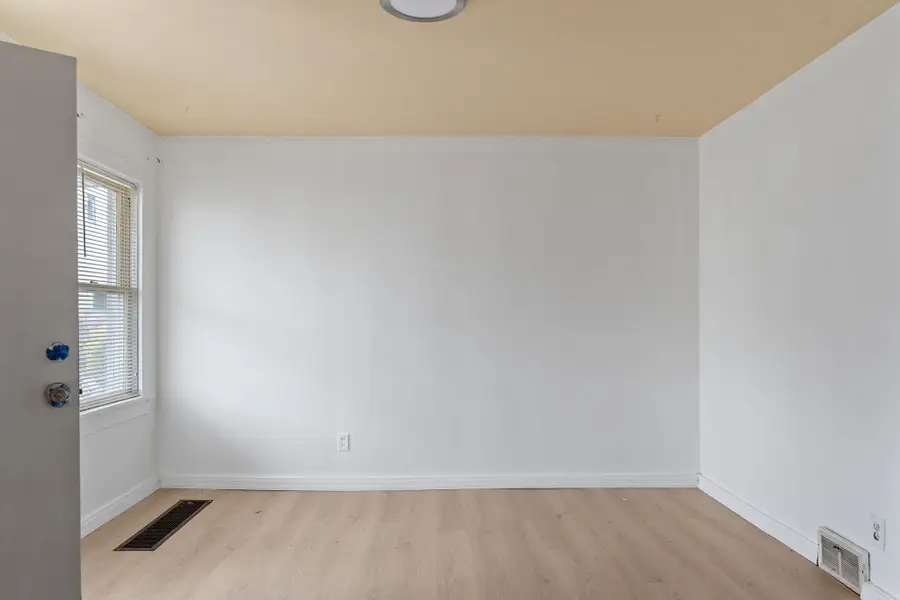 301 Squires Avenue, Endicott, NY 13760 - #3