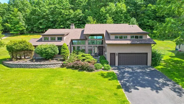3852 Pembrooke Lane, Vestal, NY 13850