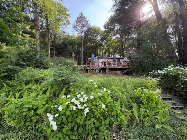 61 Upper Woodside Drive, Brackney, PA 18812