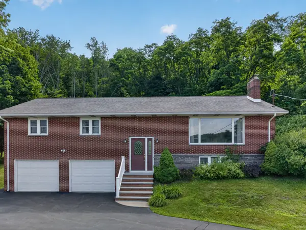 1406 Nanticoke Dr, Endicott, NY 13760