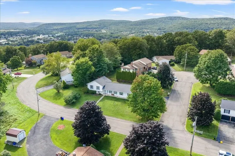 16 Governeurs Lane, Endicott, NY 13760 - #3
