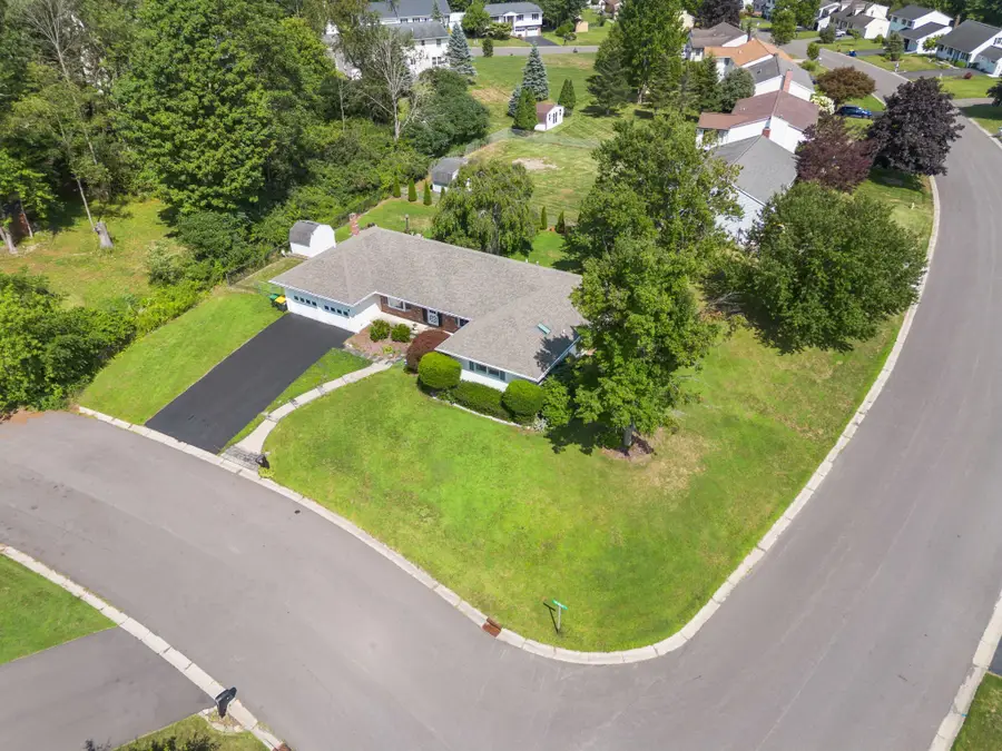 2 Somerset Dr, Endicott, NY 13760 - #3