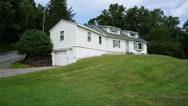 6 Squirrel Hill Rd, Chenango Forks, NY 13746