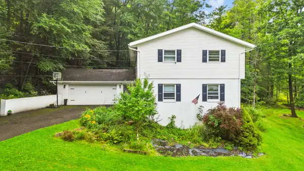 2212 Acorn Drive, Vestal, NY 13850
