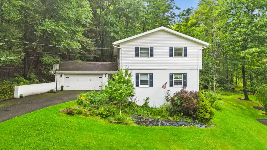 2212 Acorn Drive, Vestal, NY 13850 - #2
