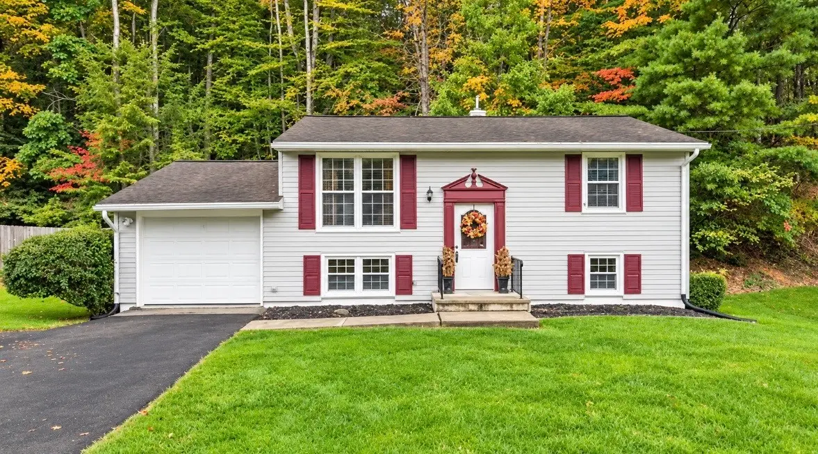 425 Rayelene Dr, Vestal, NY 13850 - #1