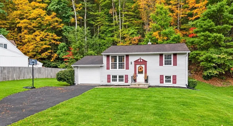 425 Rayelene Dr, Vestal, NY 13850 - #2