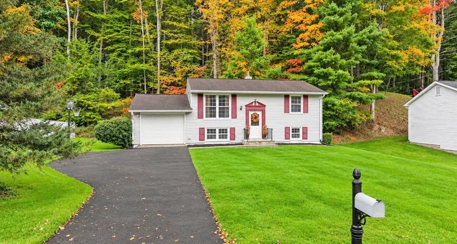 425 Rayelene Dr, Vestal, NY 13850 - #3