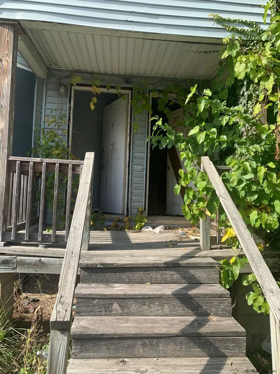 28 Steuben Street, Schenectady, NY 12307 - Image #2