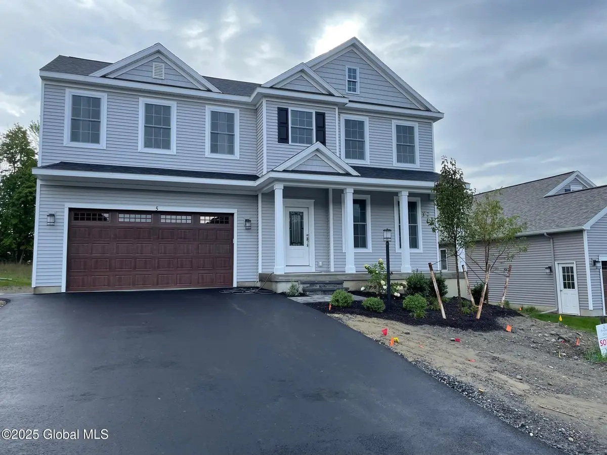 11 Wheatfield Way, Halfmoon, NY 12118 - Image #1