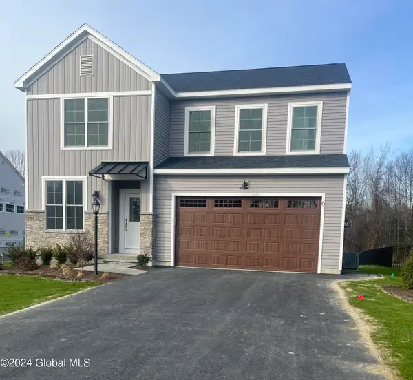 7 Wheatfield Way, Halfmoon, NY 12118