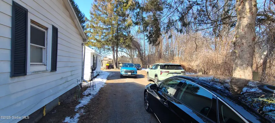 905 Balltown Road, Niskayuna, NY 12309 - Image #3