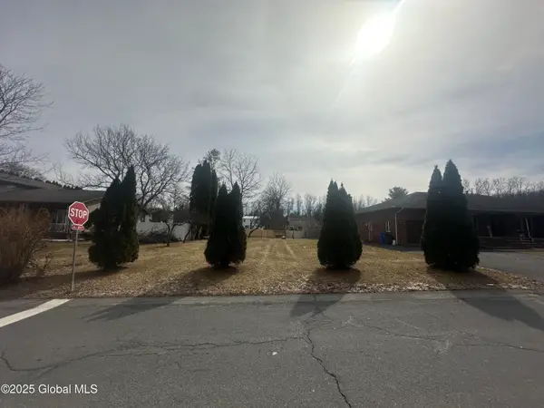 24A Aspen Circle, Albany, NY 12208