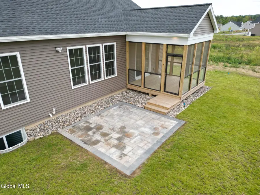 24 Silver Oak Drive, Halfmoon, NY 12065 - Image #2