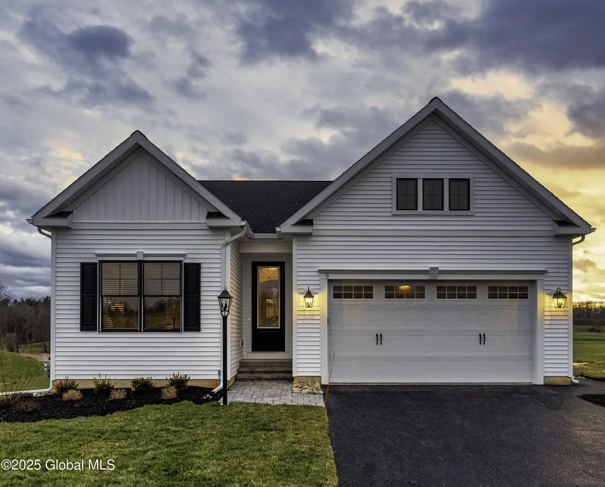 7 Magnolia Drive, Halfmoon, NY 12065 - Image #1