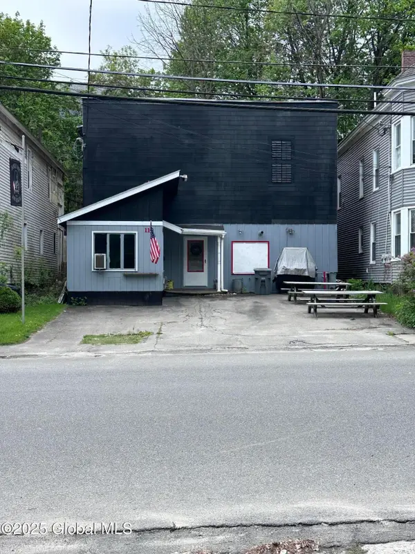 110 Brookside Avenue, Amsterdam, NY 12010