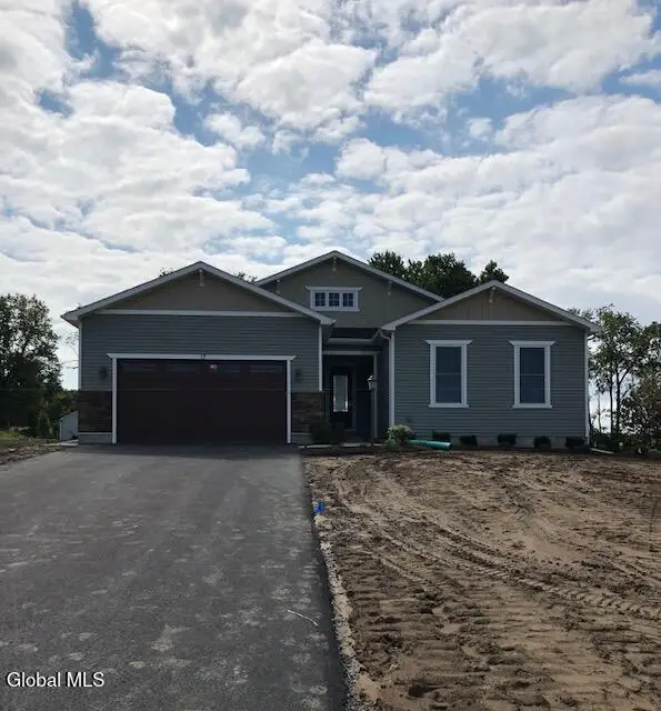 40 Windrow Way, Halfmoon, NY 12118