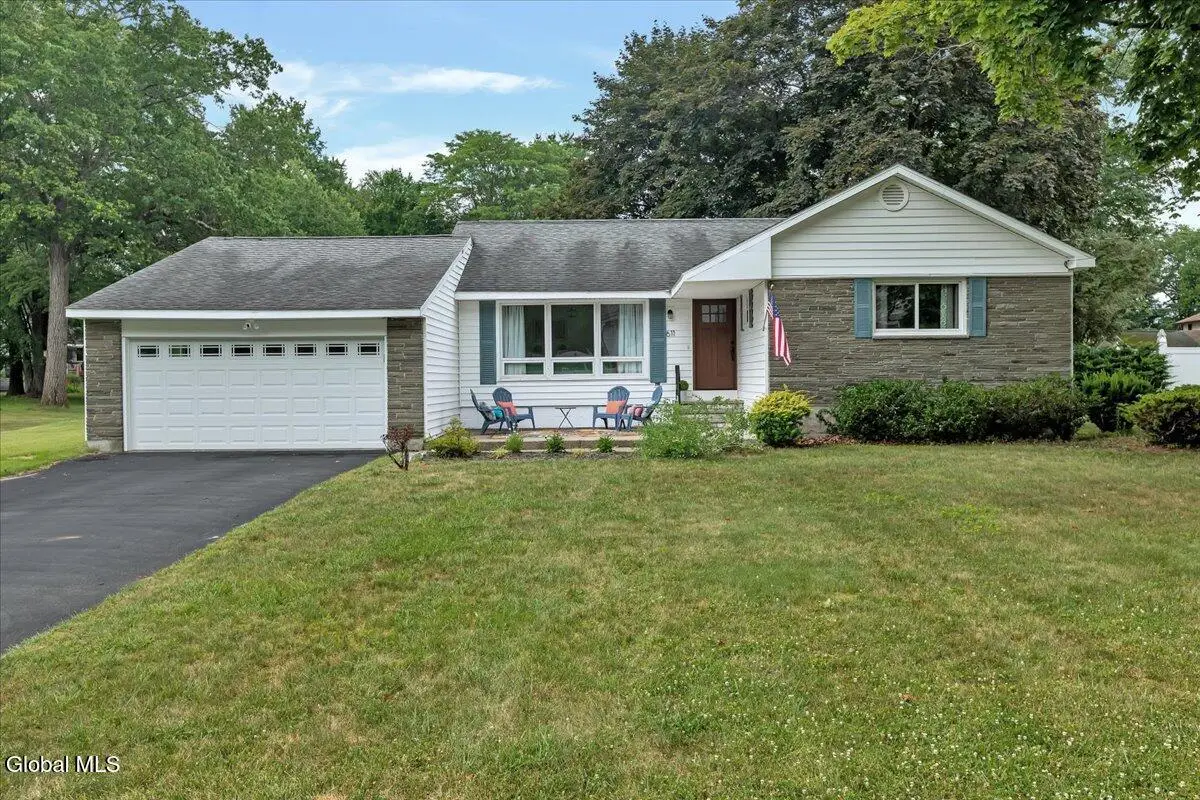 611 Via Ponderosa, Schenectady, NY 12303 - #1