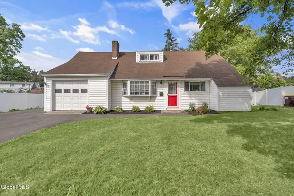 6 Briarwood Road, Colonie, NY 12211