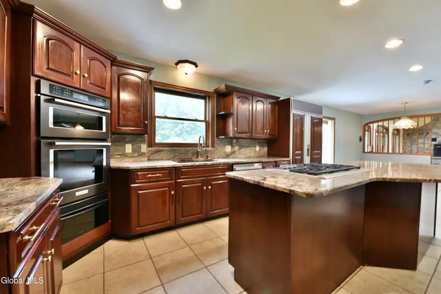 752 Waite Road, Clifton Park, NY 12065 - Image #3