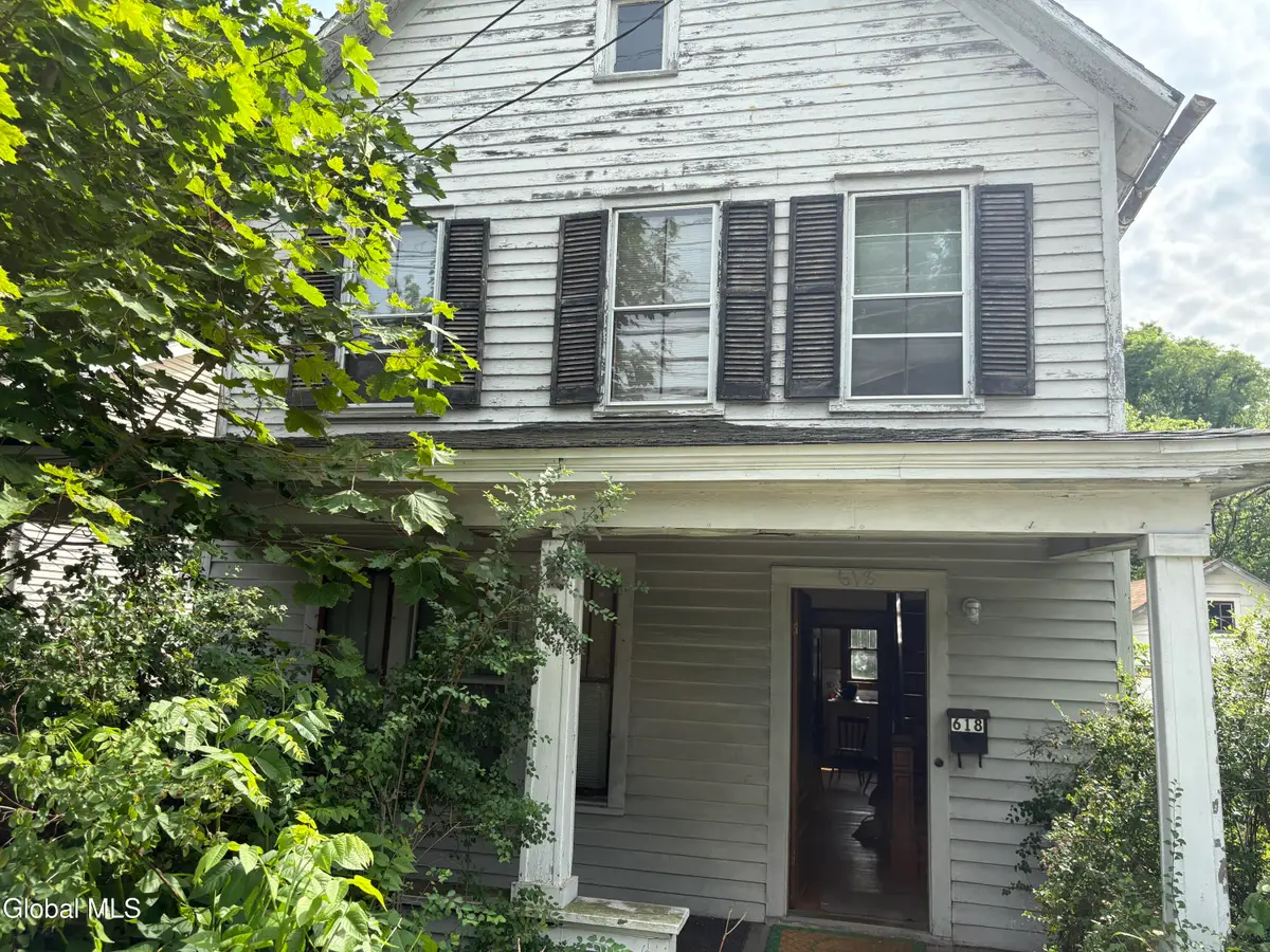 618 Kenwood Avenue, Bethlehem, NY 12054 - #1