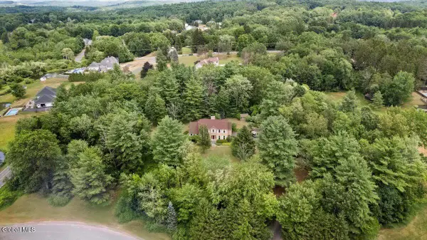 1 Spruce Run, East Greenbush, NY 12061