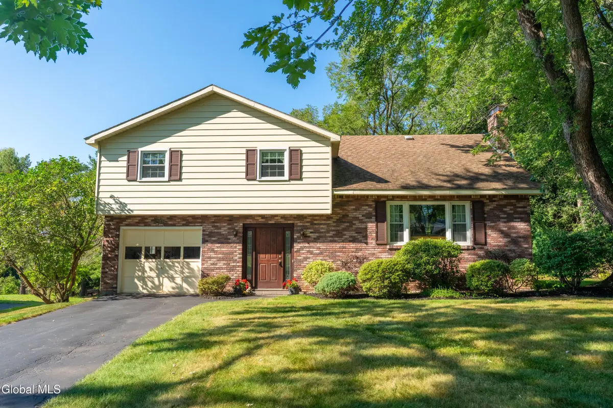 8 Knolls Road, Niskayuna, NY 12309 - Image #1