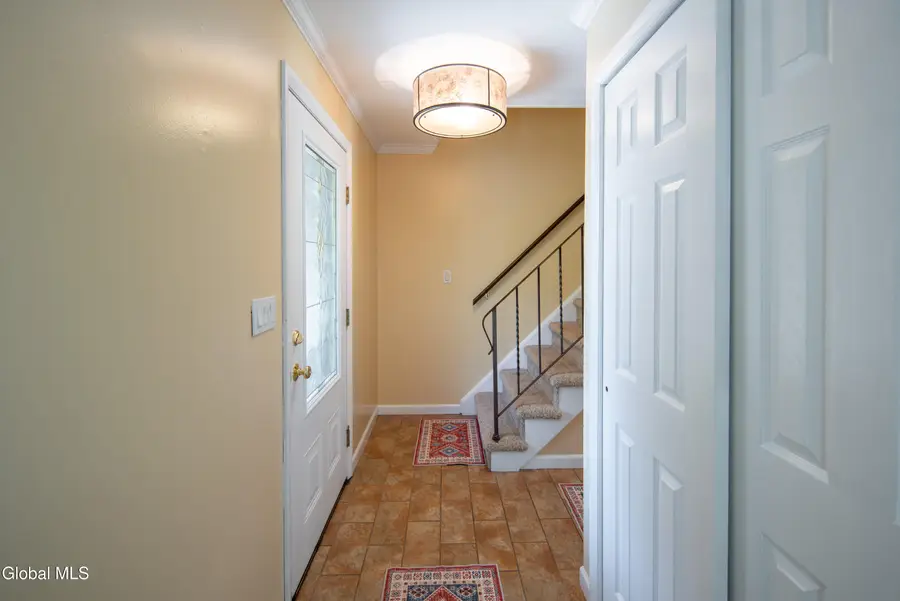 51 Aspen Circle, Albany, NY 12208 - Image #3