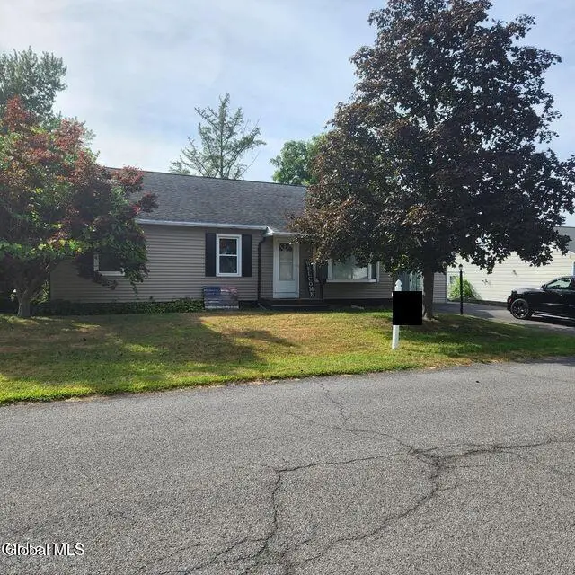 4 Holly Lane, Colonie Town, NY 12110 - Image #1