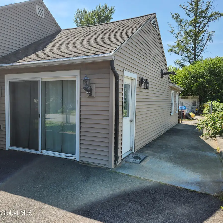 4 Holly Lane, Colonie Town, NY 12110 - Image #2