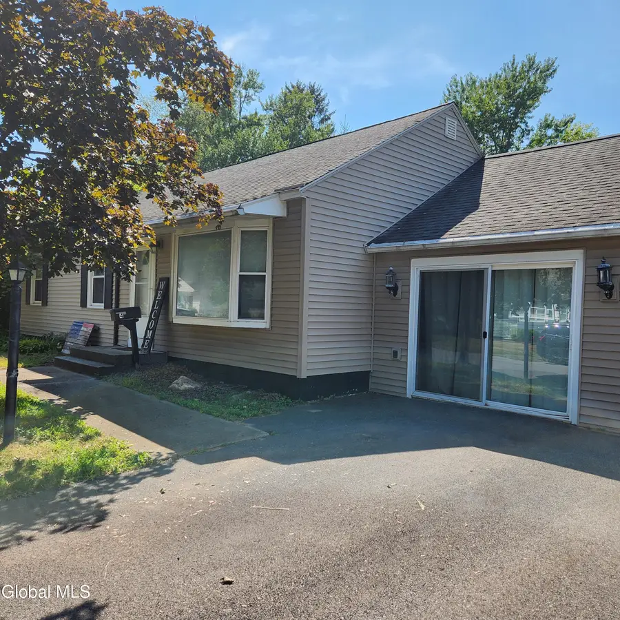 4 Holly Lane, Colonie Town, NY 12110 - Image #3